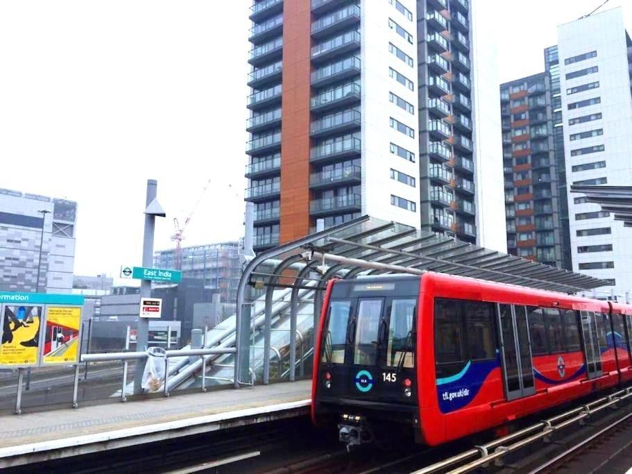 Entire Apartment Next To Canary Wharf In لندن المظهر الخارجي الصورة