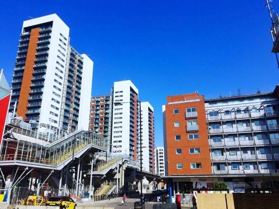 Entire Apartment Next To Canary Wharf In لندن المظهر الخارجي الصورة